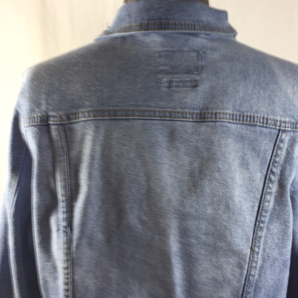 Universal Thread Distressed Jeans Jacket Size L - image 5